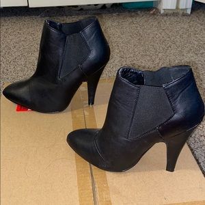 Black closed heels